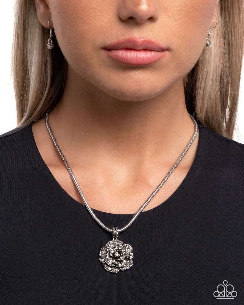 passionate-petals-silver-82207-p2re-svxx-534xx