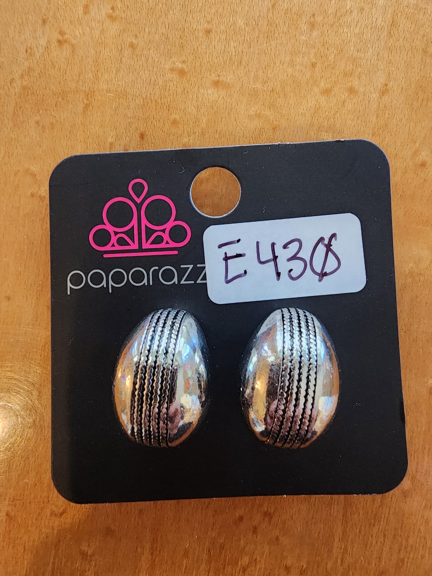 Paparazzi ♥ Classic Curves - Silver ♥ Clip-On