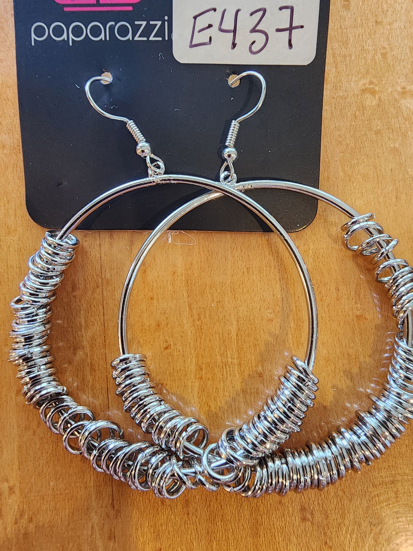 Paparazzi ♥ Retro Ringleader - Silver ♥ Earrings