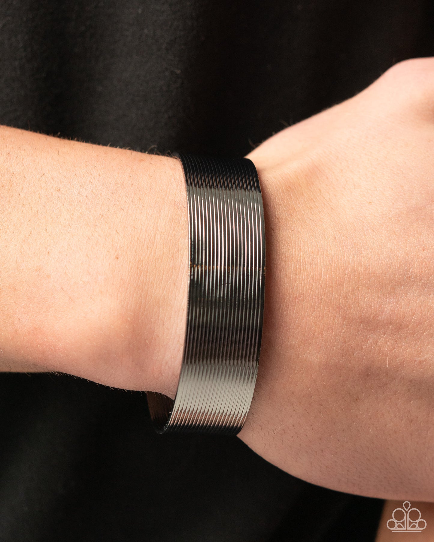 linear-layers-black-p9mn-bkcf-015xx