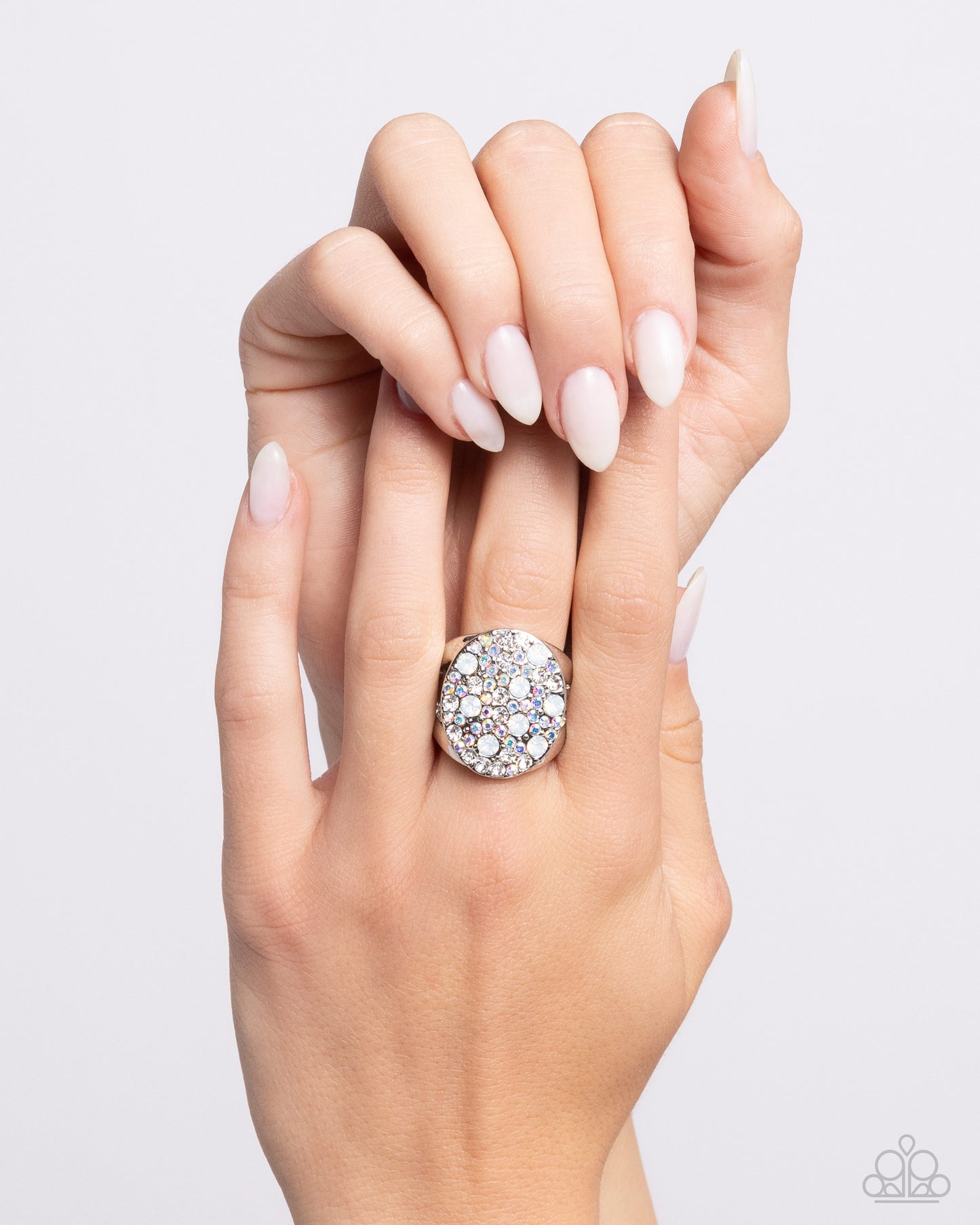 pampered-pattern-white-p4re-wtxx-535xx