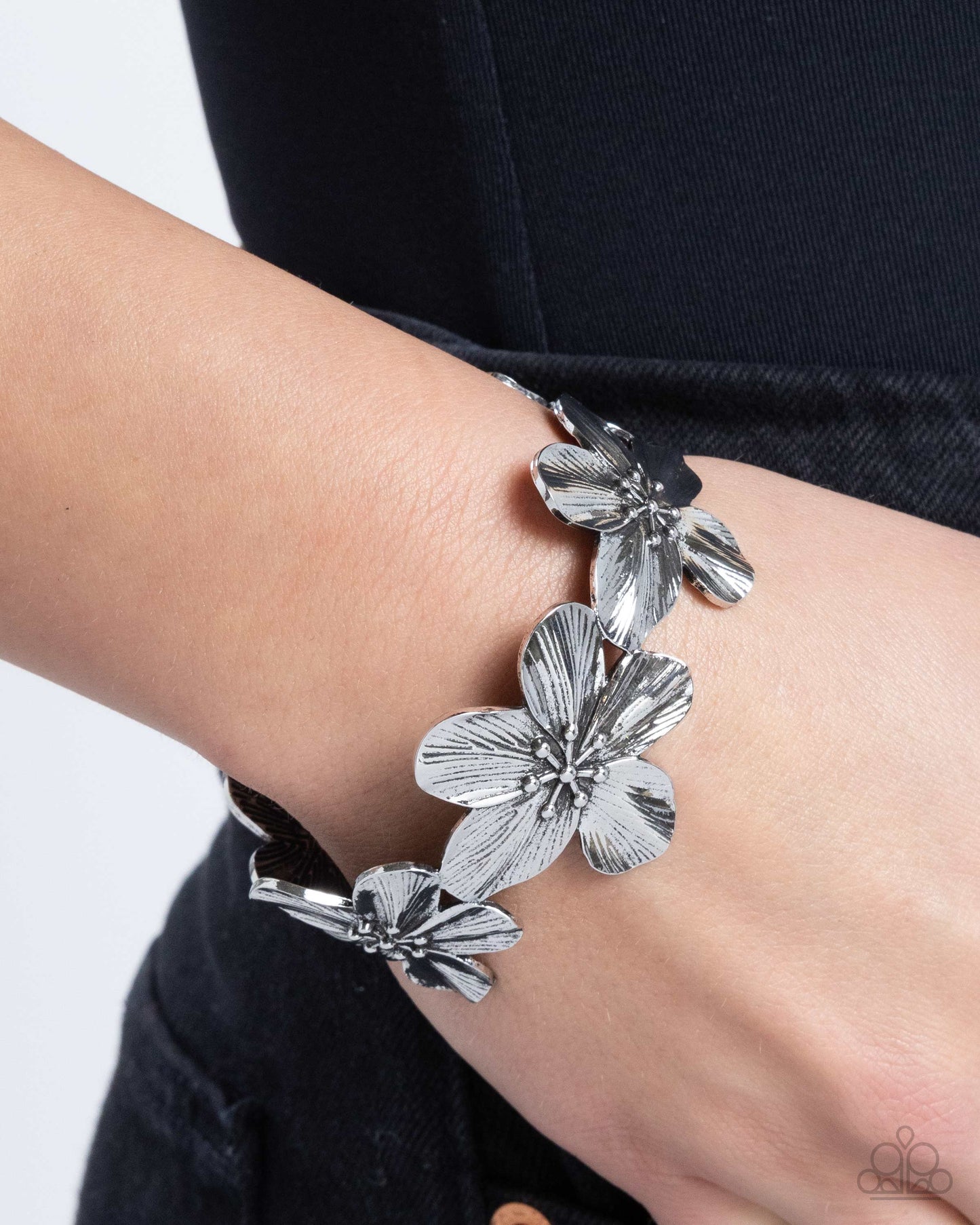 whimsical-worth-silver-p9wh-svxx-264xx