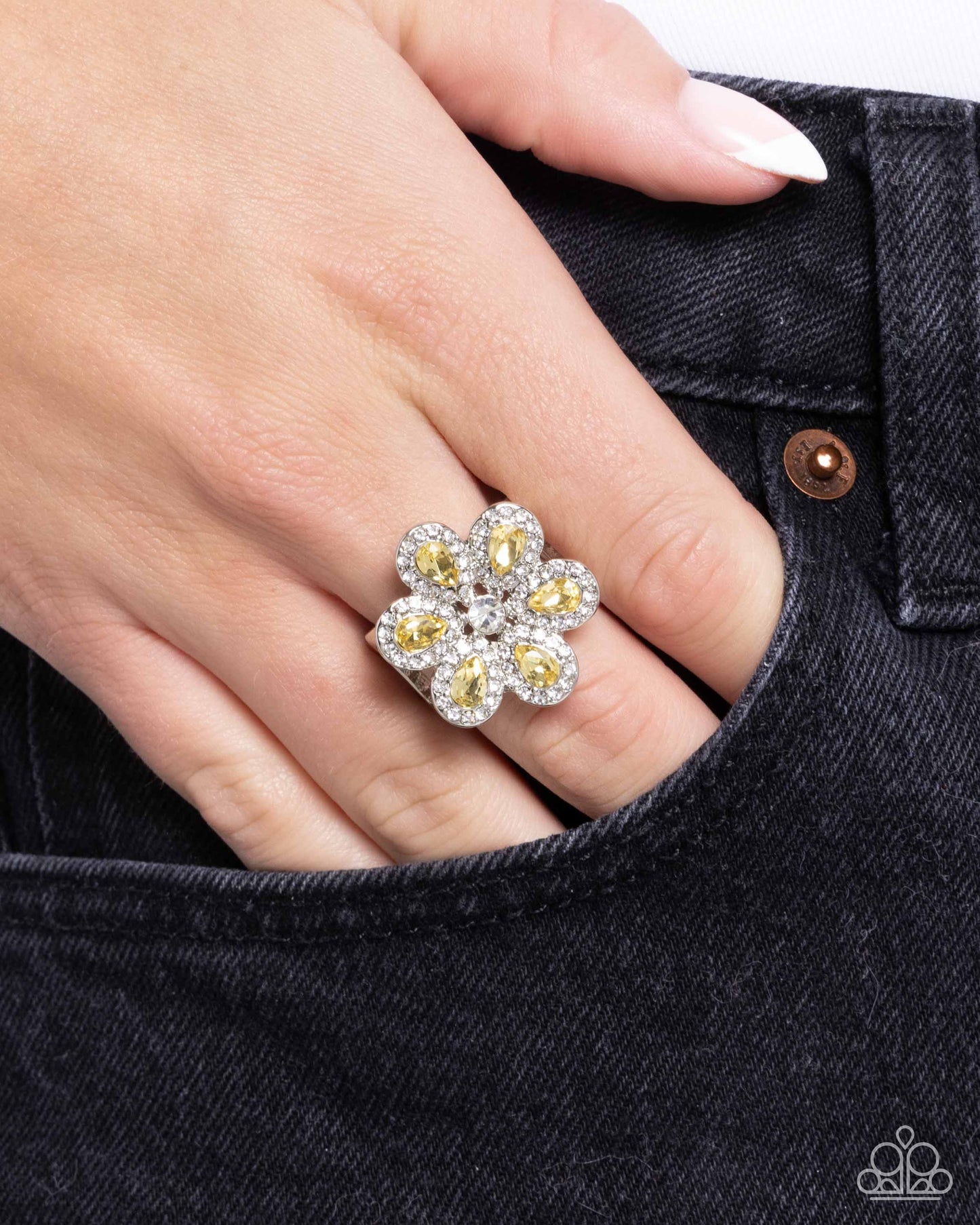 petaled-promenade-yellow-p4re-ywxx-084xx