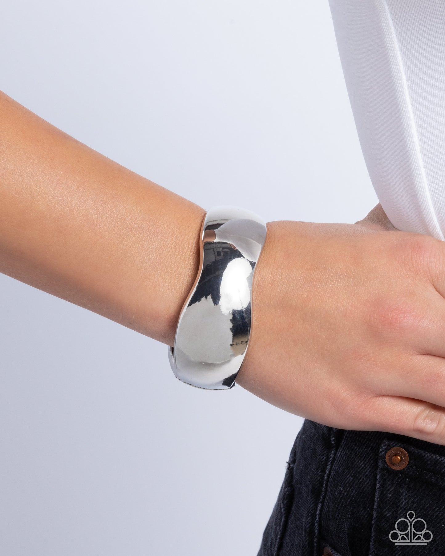 curved-confident-silver-p9ba-svxx-241xx