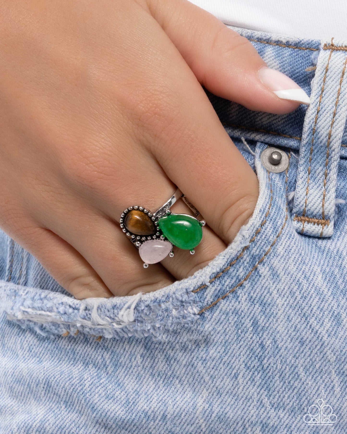 themed-trio-green-p4se-grxx-156xx