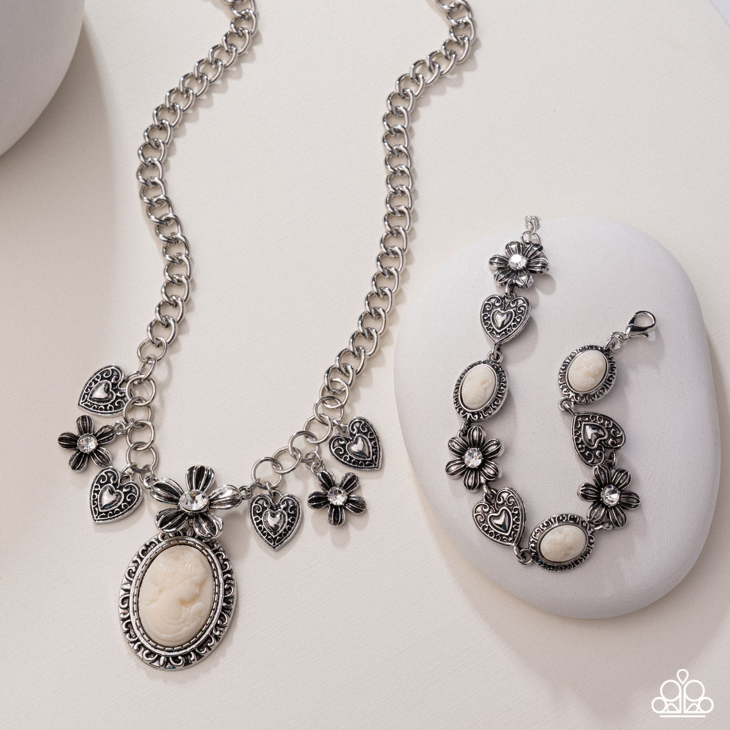 continuous-chronicle-complete-look-bb-wt-io