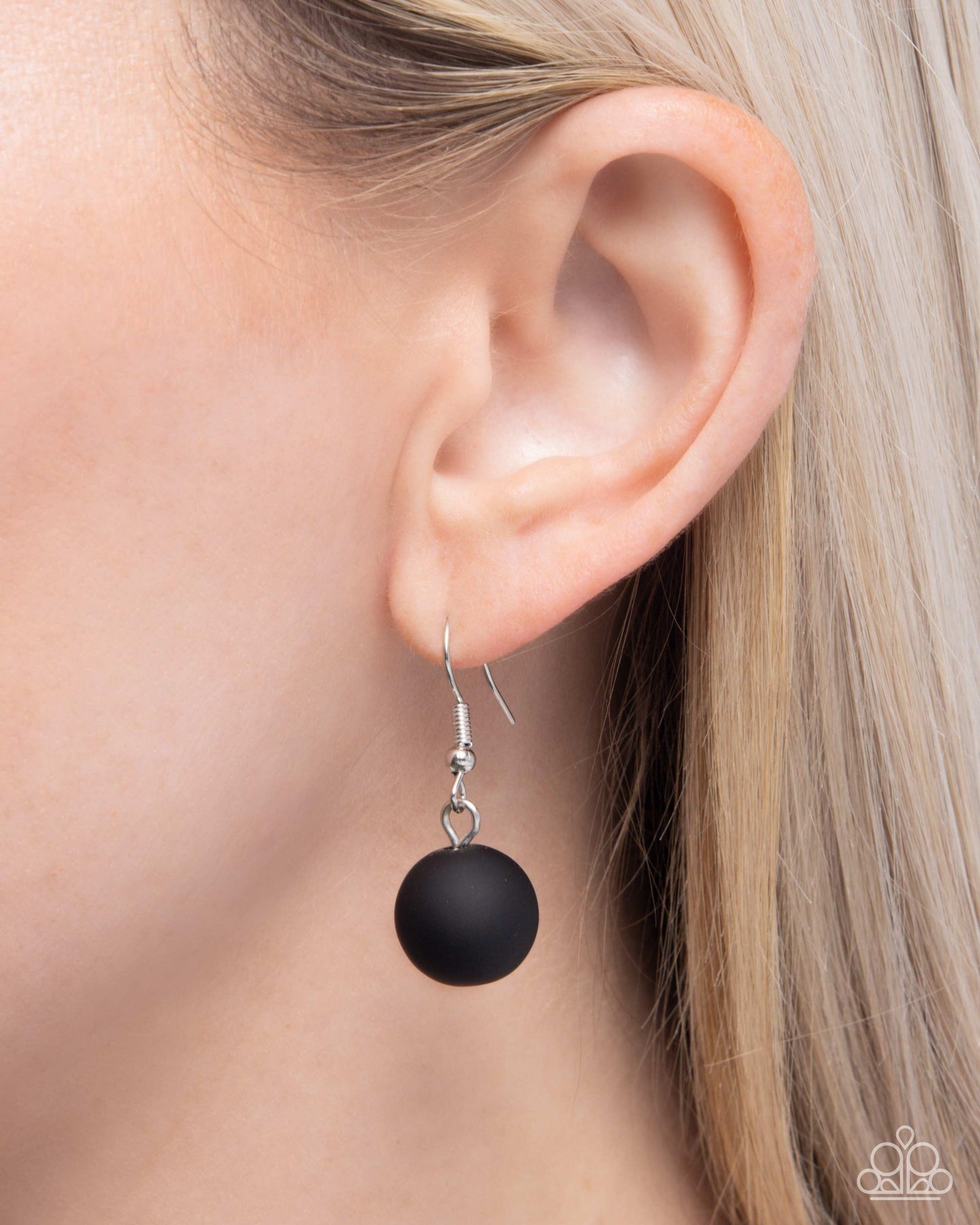 cloudy-with-a-chance-of-character-black-p2re-bkxx-523xx