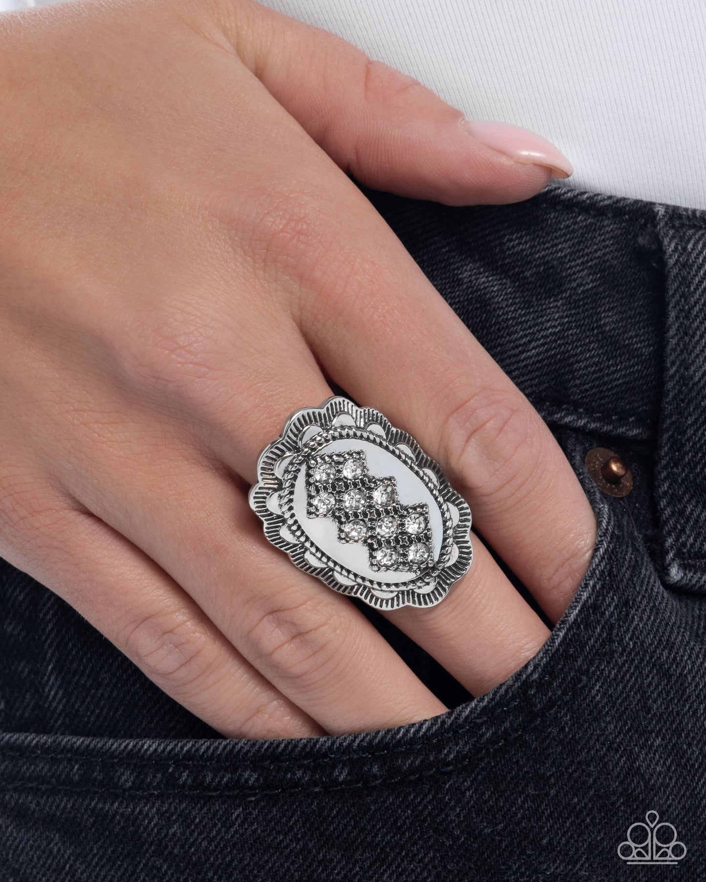 framing-fanfare-white-p4re-wtxx-573xx