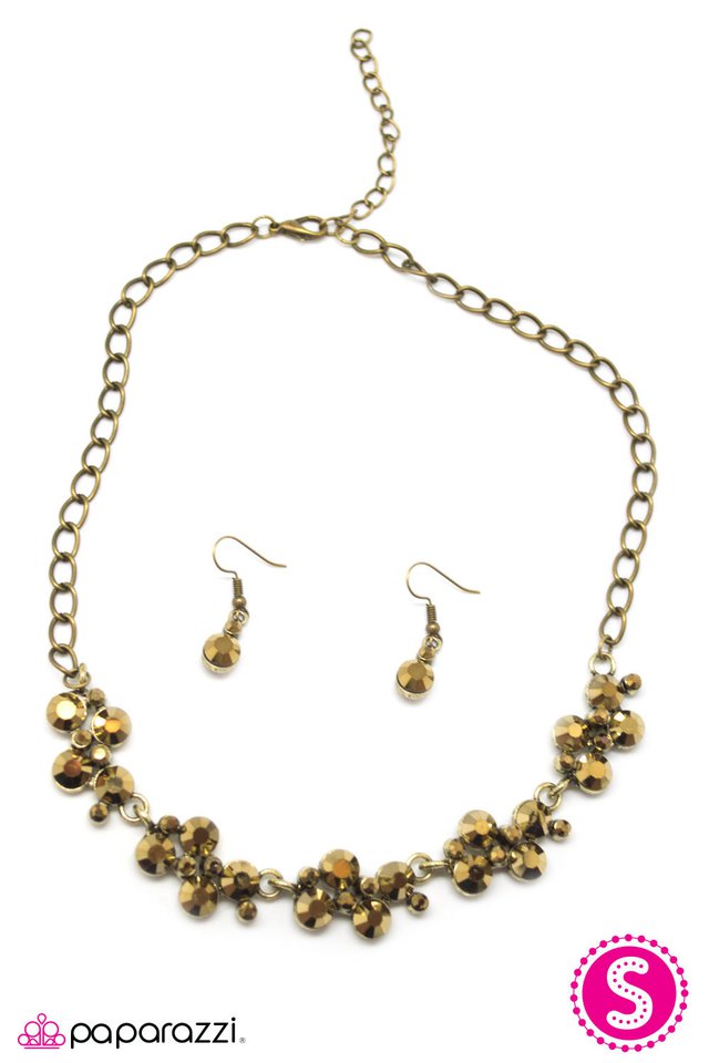 Paparazzi ♥ Hollywood Hills - Brass ♥ Necklace