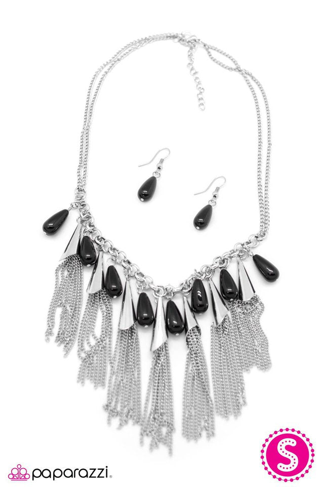 Paparazzi ♥ In-FRINGE-ment - Black ♥ Necklace