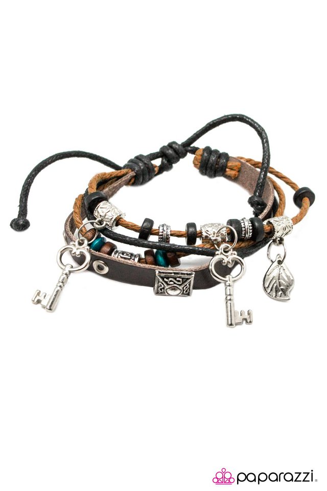 Paparazzi ♥ Dig In Your Heels - Black ♥ Bracelet