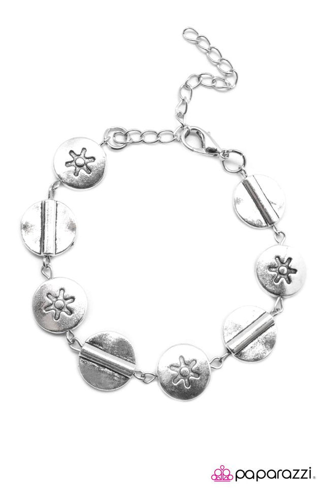 Paparazzi ♥ Get It BRIGHT! - Silver ♥ Bracelet