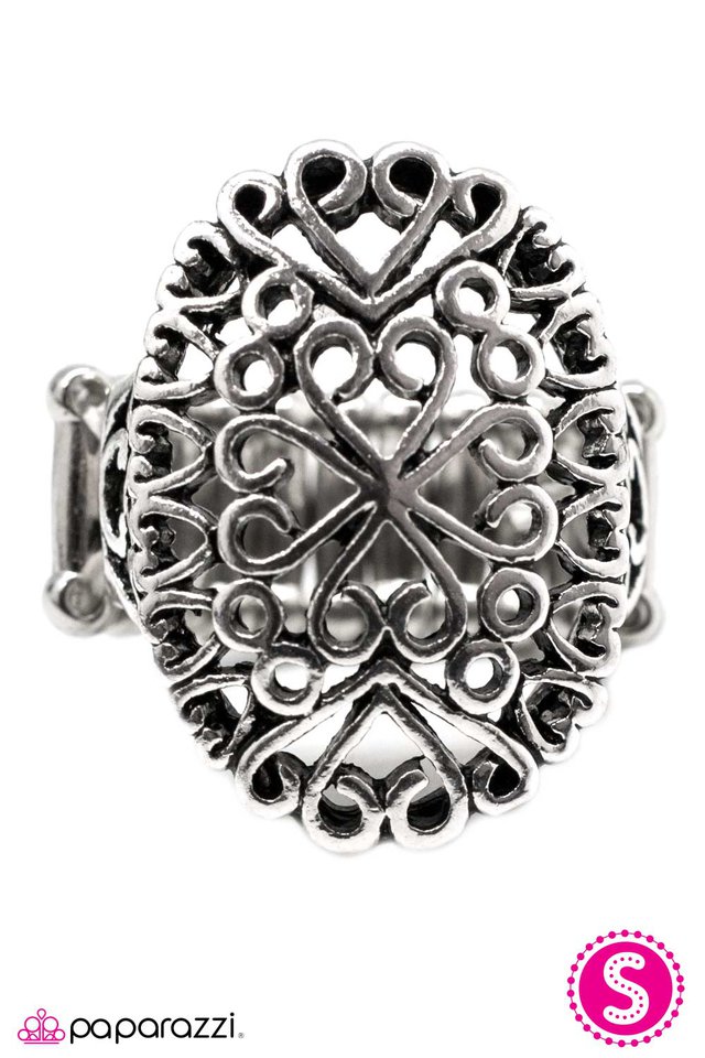 Paparazzi ♥ Something To Treasure - Silver ♥ Ring