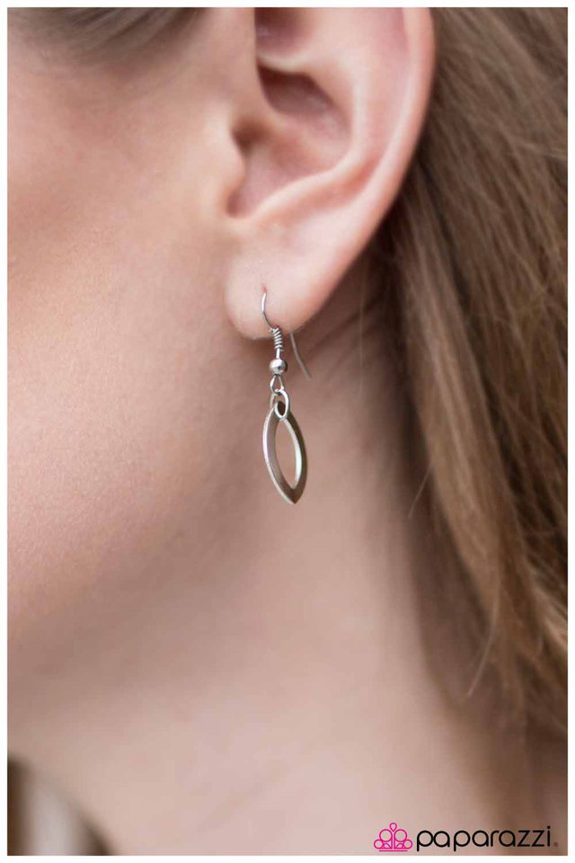 Paparazzi ♥ Bare Necessities - Silver ♥ Necklace