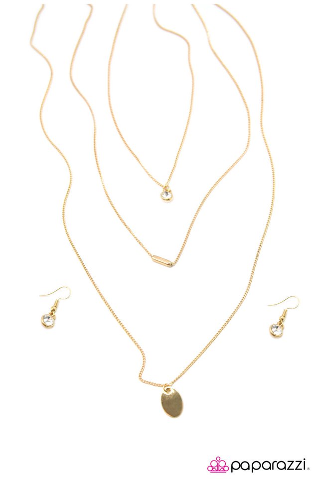 Paparazzi ♥ Never Look Back - Gold ♥ Necklace