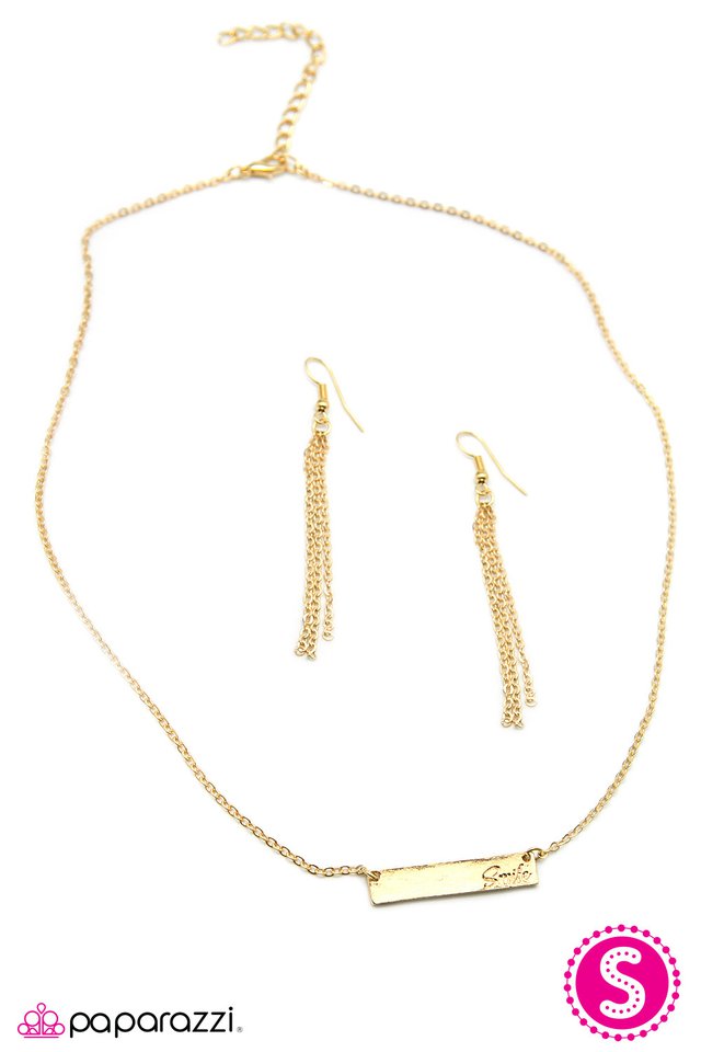 Paparazzi ♥ Keep Smiling - Gold ♥ Necklace