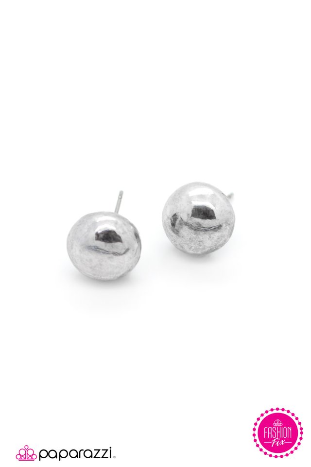 Paparazzi ♥ Bright Eyes - Silver ♥ Post Earrings