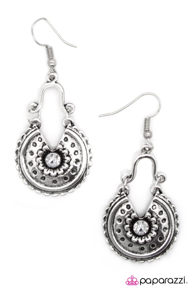 Paparazzi ♥ Stop, Look, and GLISTEN - Silver ♥ Earrings