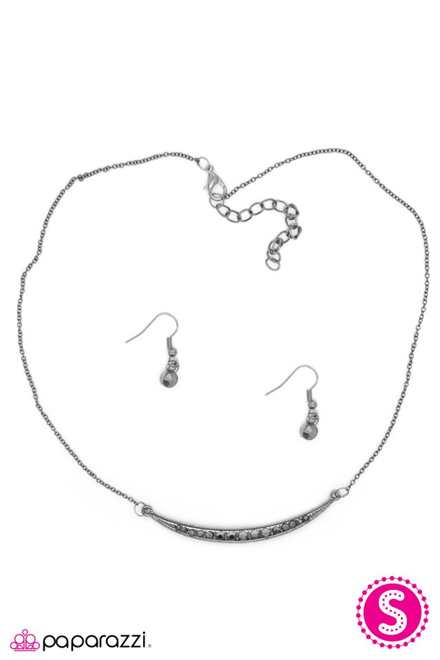 Paparazzi ♥ Good Fortune - Black ♥ Necklace