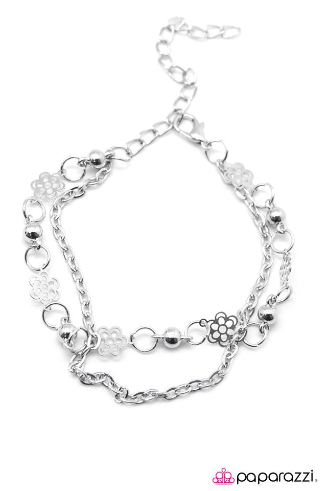 Paparazzi ♥ Tiptoe Through The Tulips - Silver ♥ Bracelet