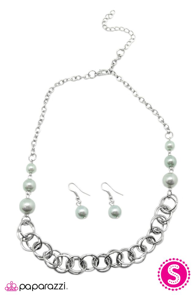 Paparazzi ♥ Divine Grace - Green ♥ Necklace