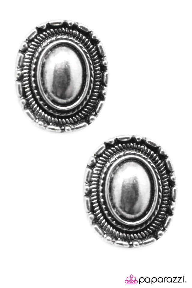 Paparazzi ♥ When in Machu Picchu - Silver ♥ Post Earrings