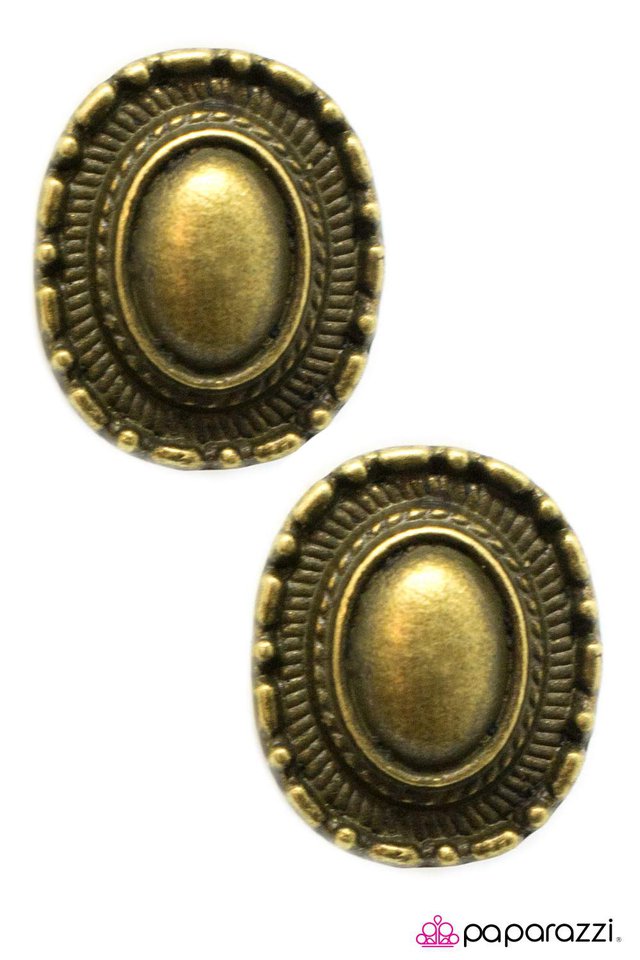 Paparazzi ♥ When in Machu Picchu - Brass ♥ Post Earrings