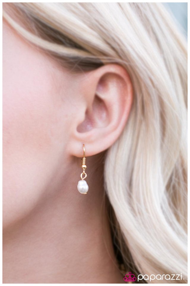 Paparazzi ♥ Dressed To The Nines - Gold ♥ Necklace