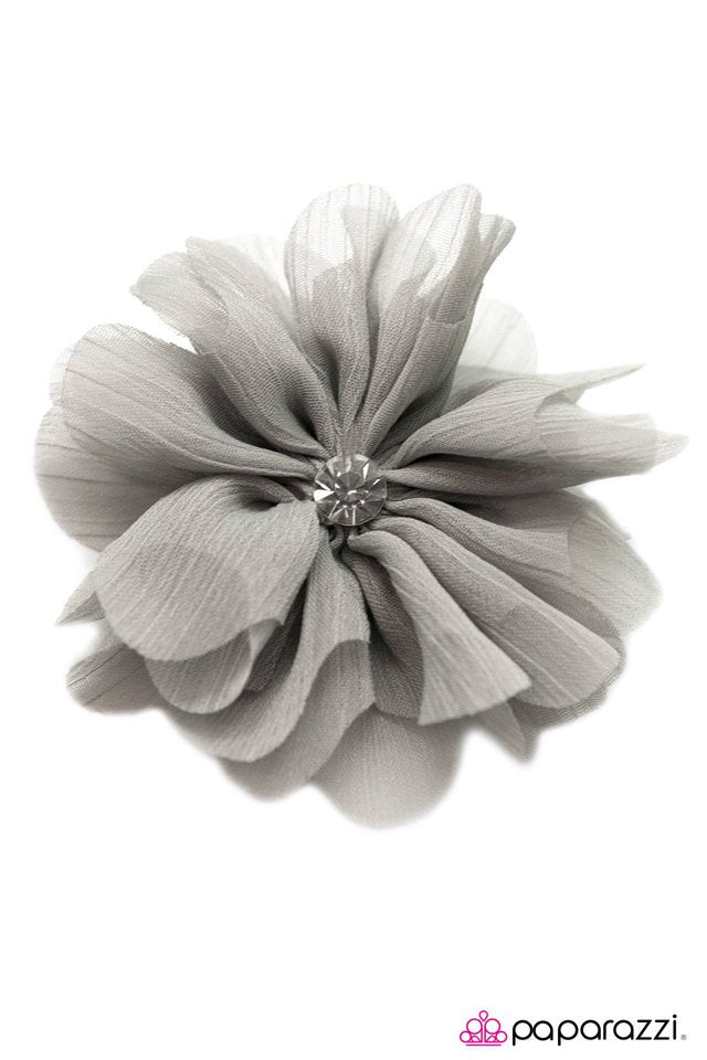 Paparazzi ♥ GLISTEN To Reason - Silver ♥ Hair Clip