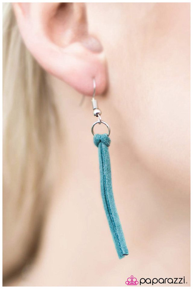 Paparazzi ♥ FRINGE with Benefits - Blue ♥ Necklace