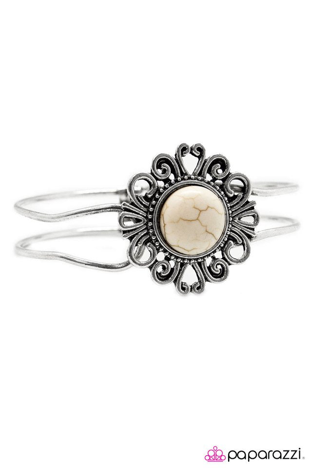 Paparazzi ♥ Totally Off the Hinges! - White ♥ Bracelet