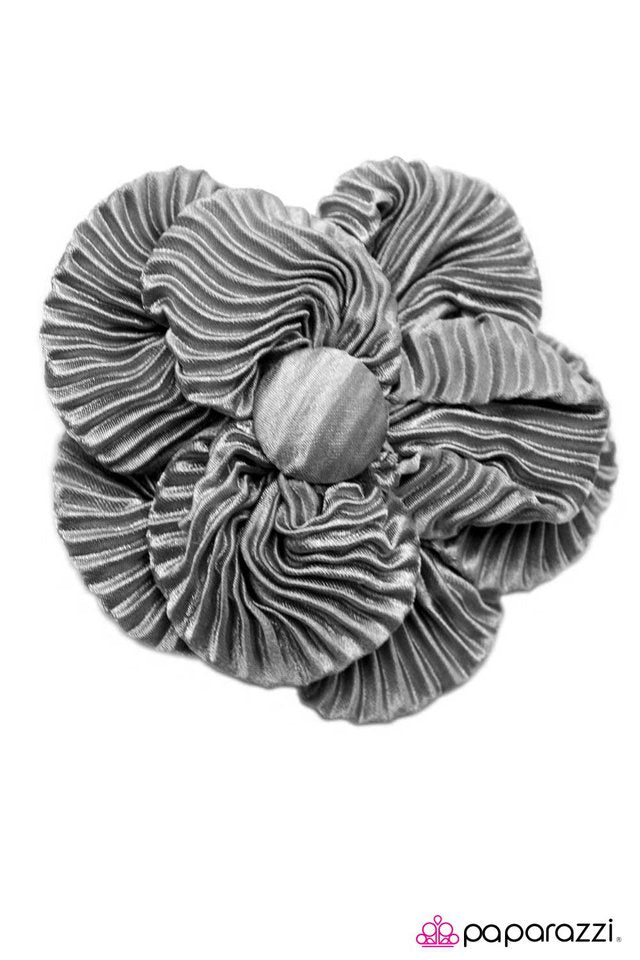 Paparazzi ♥ Candlelight Dinner - Silver ♥ Hair Clip