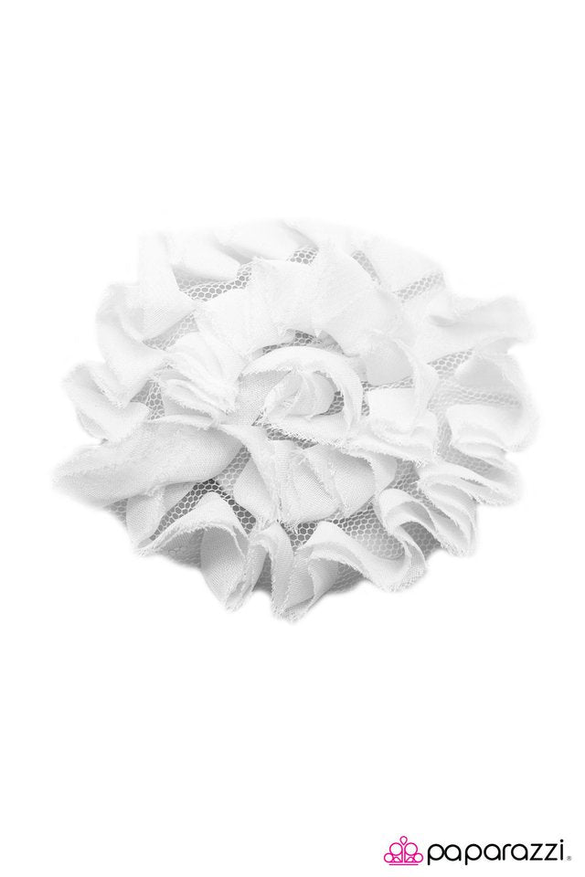 Paparazzi ♥ Perfect Day For A Picnic - White ♥ Hair Clip