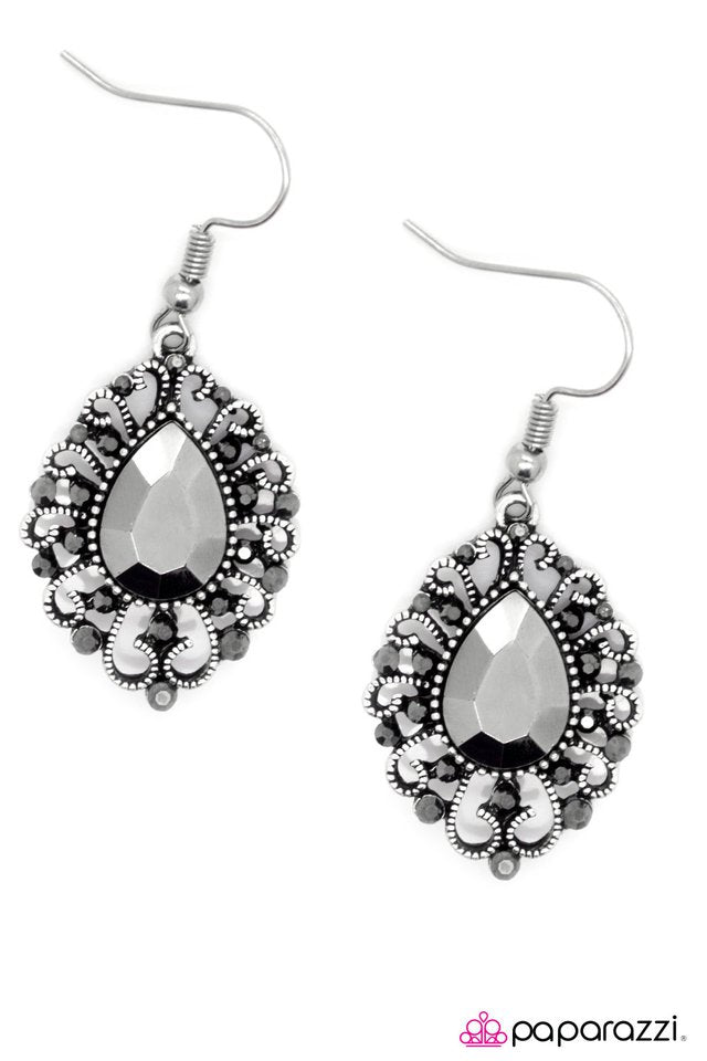 Paparazzi ♥ Baby, Youre So Classic - Silver ♥ Earrings