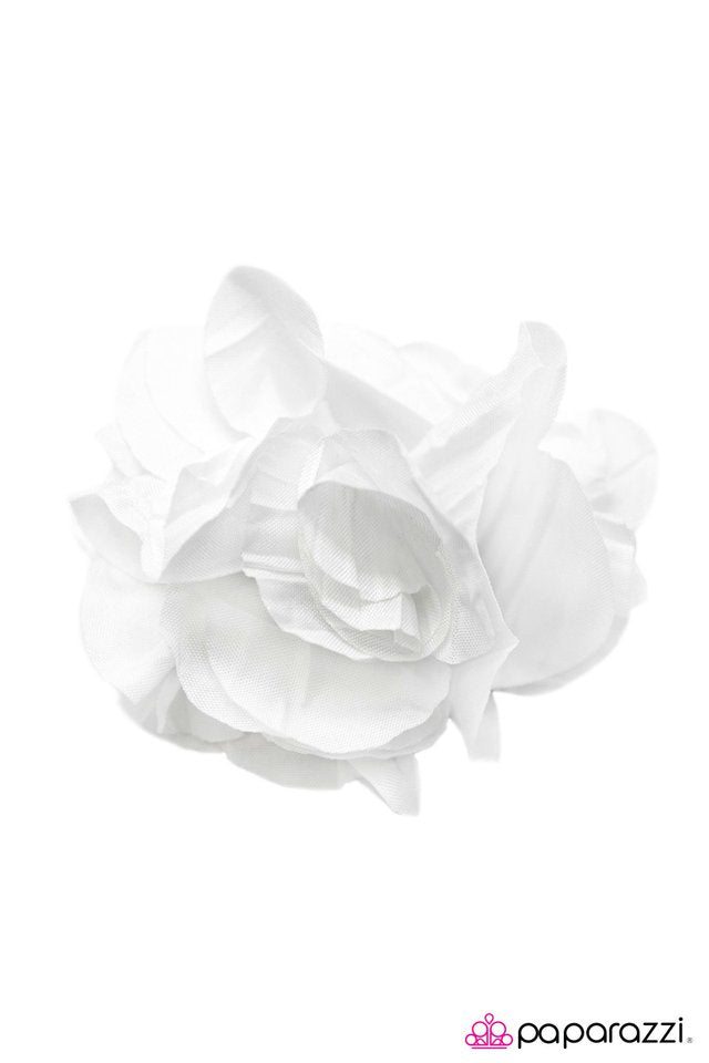Paparazzi ♥ Teen Queen - White ♥ Hair Clip