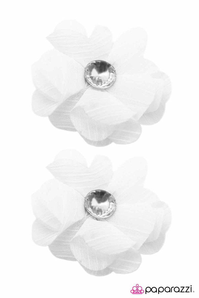 Paparazzi ♥ Love Ballad - White ♥ Hair Clip