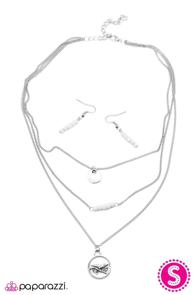 Paparazzi ♥ Rockin Robin - White ♥ Necklace