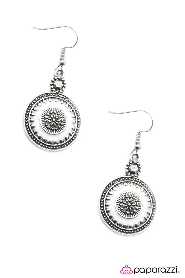 Paparazzi ♥ Stop BRIGHT There! - White ♥ Earrings