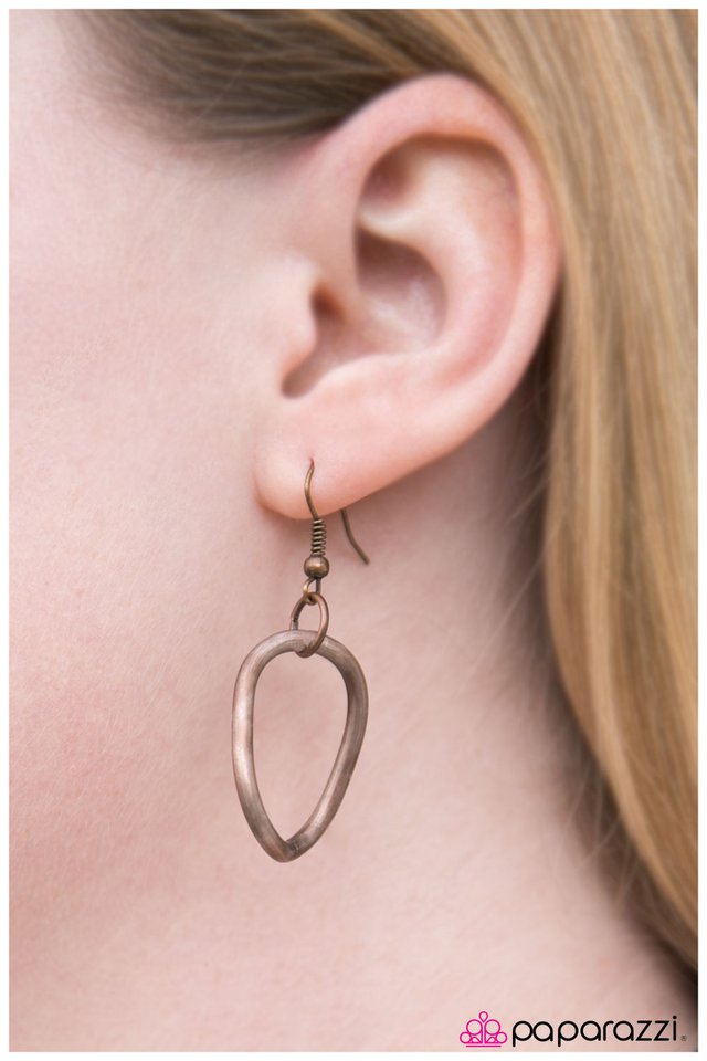 Paparazzi ♥ Chain of Command - Brass ♥ Necklace