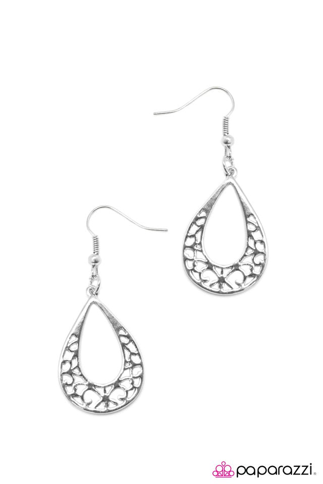 Paparazzi ♥ Fine Art - Silver ♥ Earrings