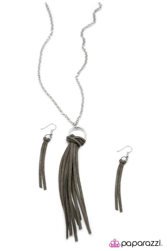 Paparazzi ♥ FRINGE with Benefits - Silver ♥ Necklace