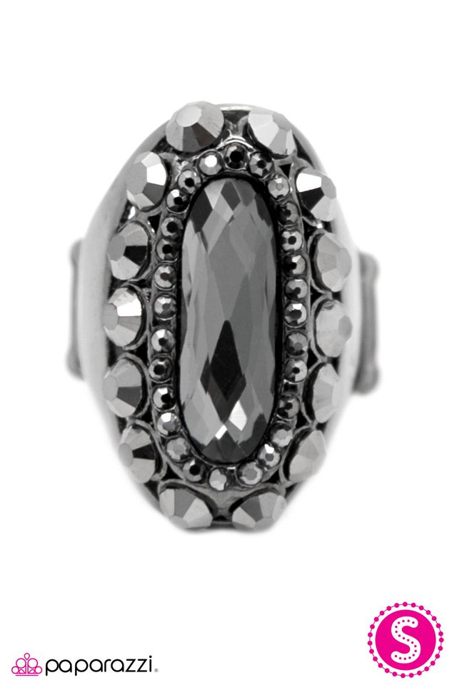 Paparazzi ♥ Its Good to be Queen - Black ♥ Ring