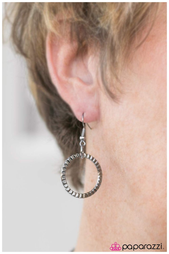 Paparazzi ♥ Care To Join Us? - Black ♥ Necklace