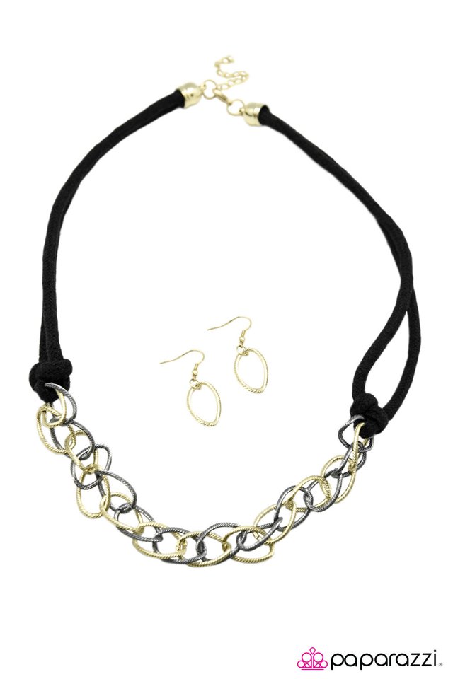 Paparazzi ♥ KNOTTY or Nice - Black ♥ Necklace