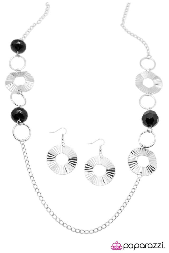 Paparazzi ♥ Casino Nights - Black ♥ Necklace