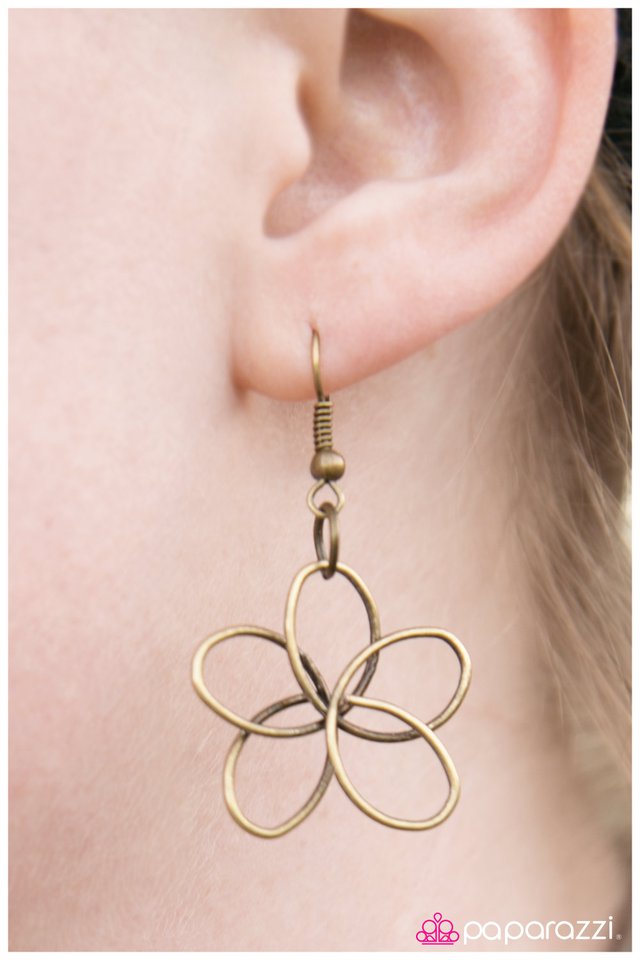 Paparazzi ♥ Picking Petals - Brass ♥ Necklace