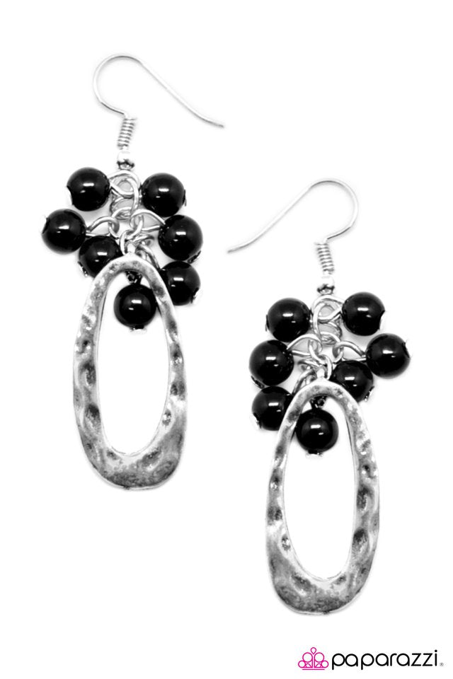 Paparazzi ♥ O Me, O My! - Black ♥ Earrings