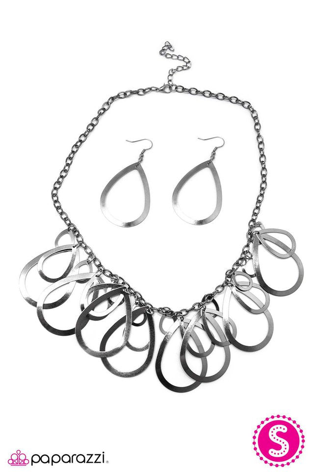 Paparazzi ♥ Look Out Below! - Black ♥ Necklace