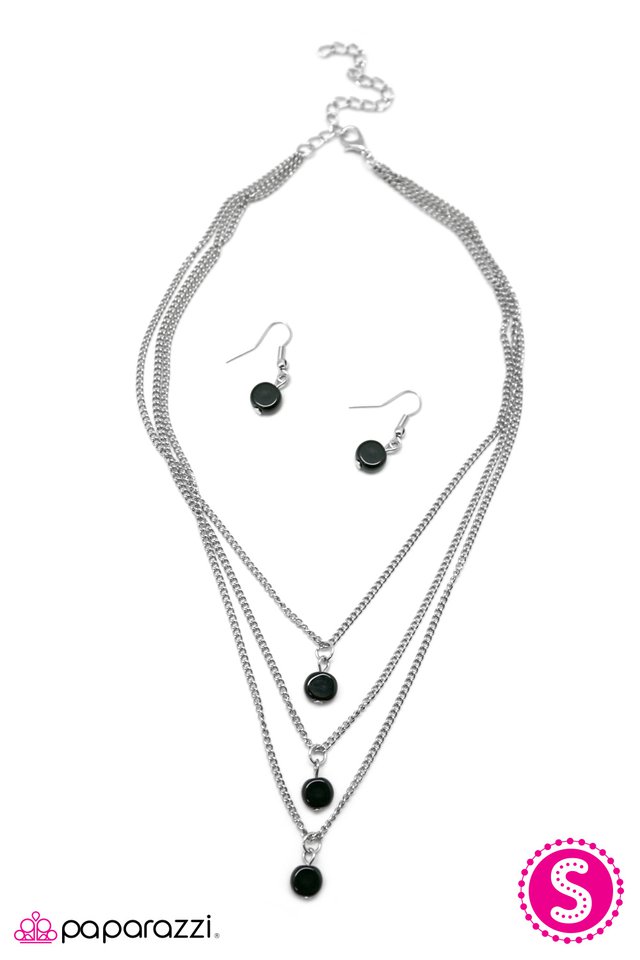 Paparazzi ♥ Never Forget - Black ♥ Necklace