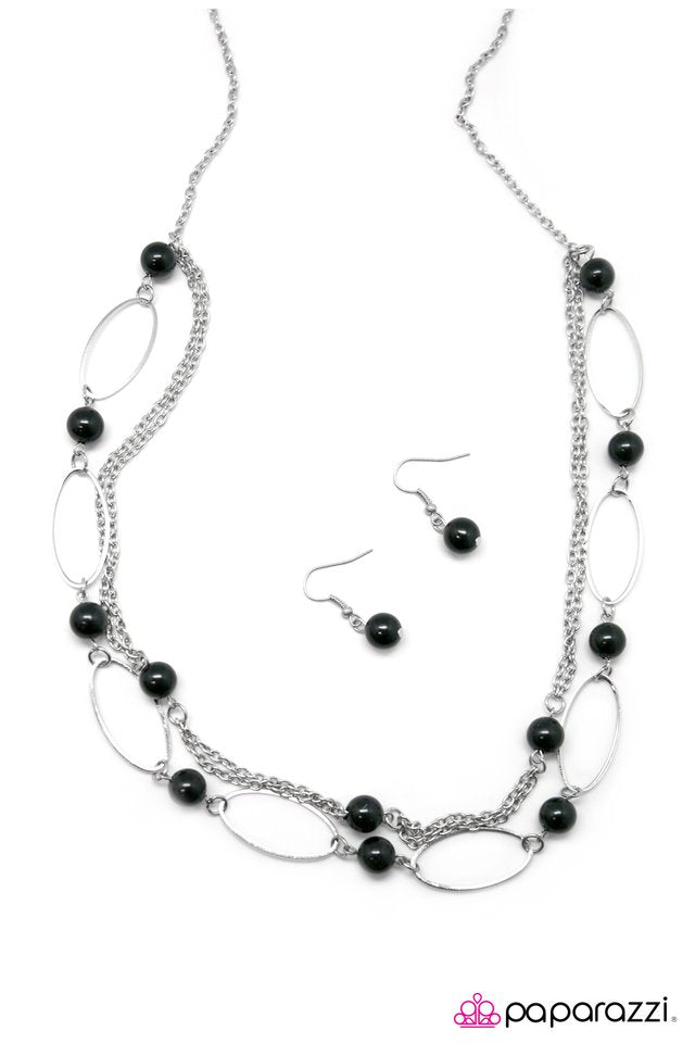 Paparazzi ♥ Stolen Kisses - Black ♥ Necklace